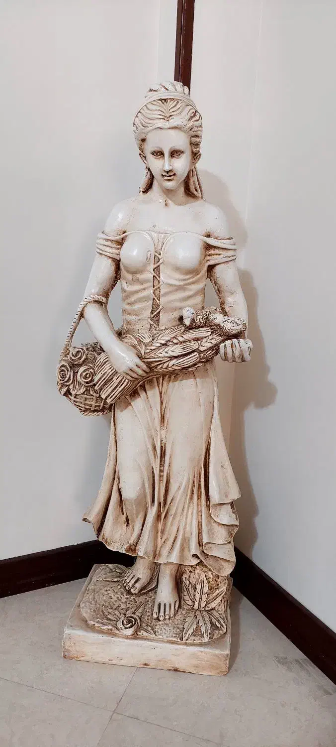 یک عدد مجسمه پلی استر|مجسمه، تندیس، ماکت|تهران, والفجر (افسریه)|دیوار