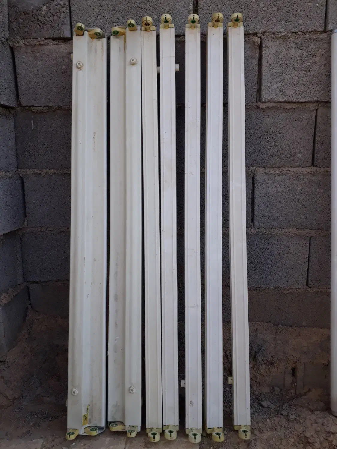 ۷عدد قاب مهتابی و ۹عدد لوله مهتابی ۴۰ وات|لامپ و چراغ|شهرضا, |دیوار