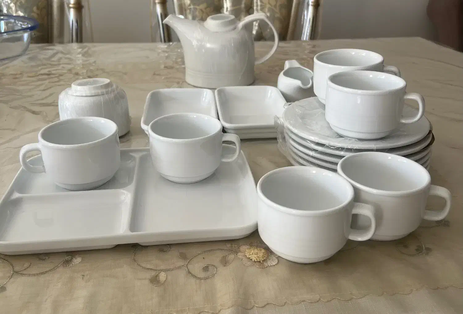 سرویس صبحانه خوری هتلی ۱۳ پارچه چینی زرین|ظروف سرو و پذیرایی|اصفهان, مسجد مصلی|دیوار