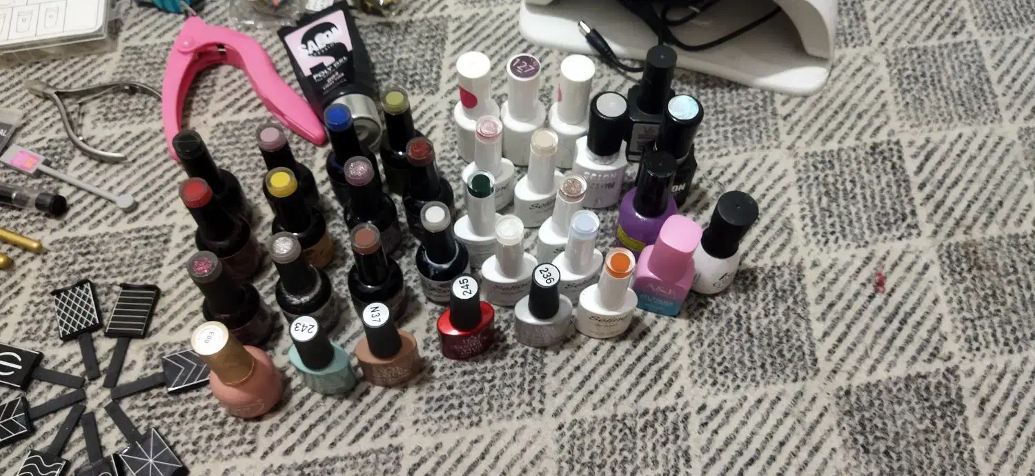 وسایل کاشت ناخن|آرایشگاه و سالن‌های زیبایی|الوند, |دیوار