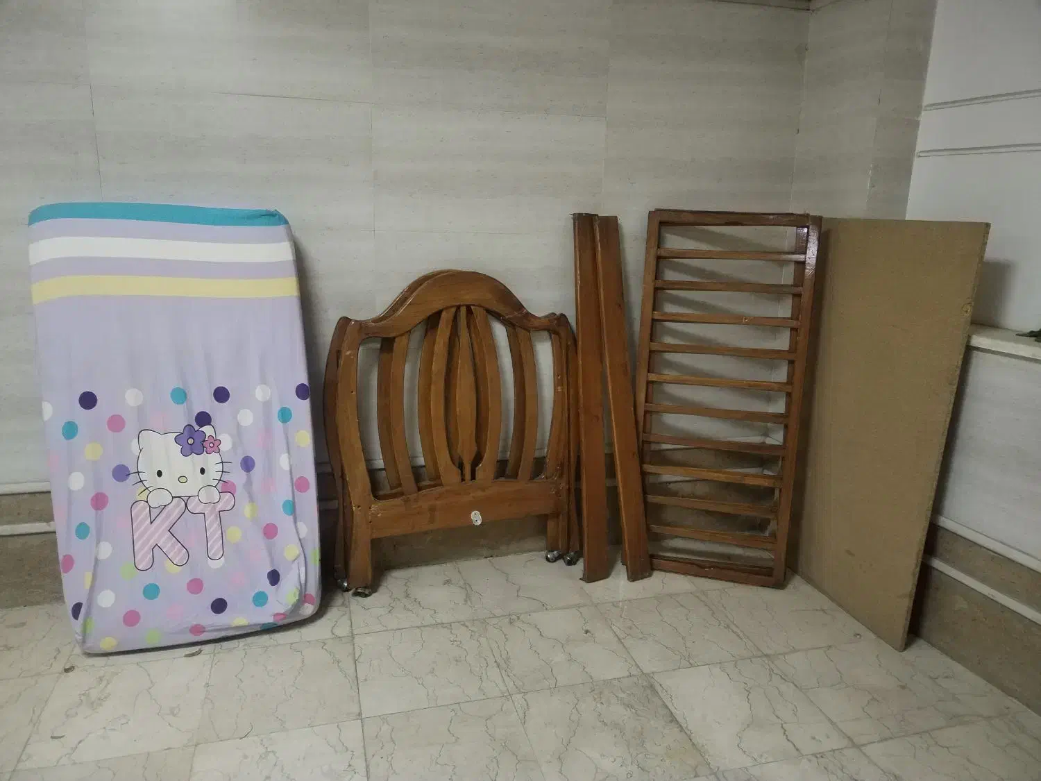 تخت کودک|تخت و صندلی بچه|کرمانشاه, |دیوار