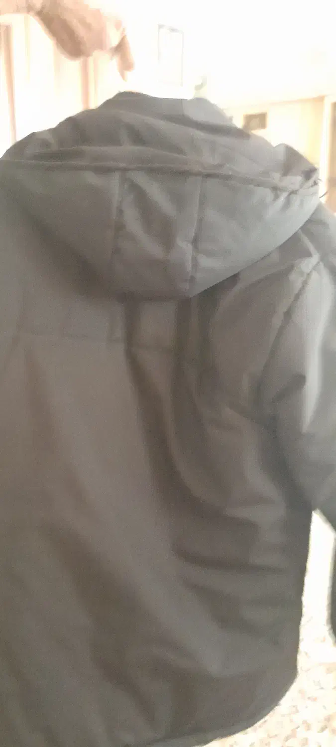 کاپشن کلاه دار|لباس|اصفهان, سرچشمه|دیوار