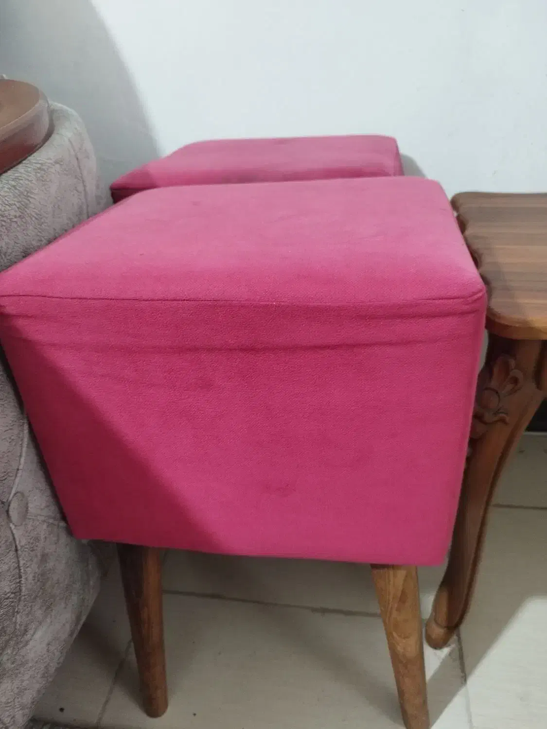 پاف|صندلی و نیمکت|هشتگرد, شهرک آپادانا|دیوار