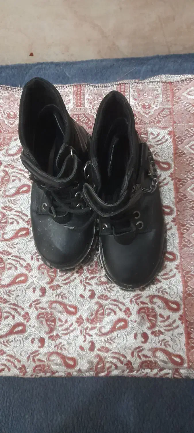 نیم بوت بچگانه،سالم بدون زدگی وپارگی|کفش و لباس بچه|شیراز, کوشک میدان|دیوار