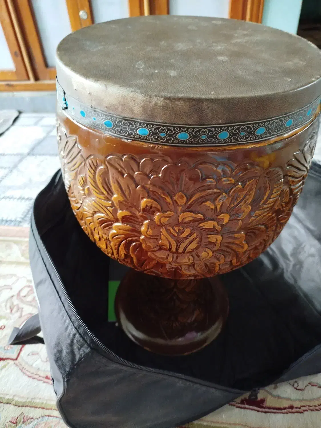 تنبک در حد نو با کتابهای آموزشی|سازهای سنتی|لار, |دیوار