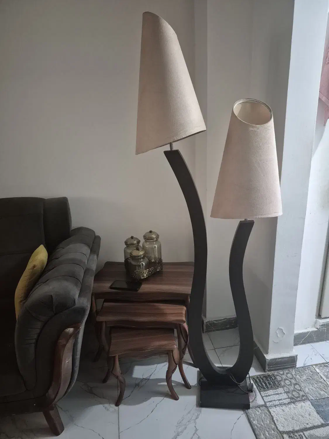 آباژور ایستاده|چراغ خواب و آباژور|رشت, شهرک آیت الله منتظری|دیوار