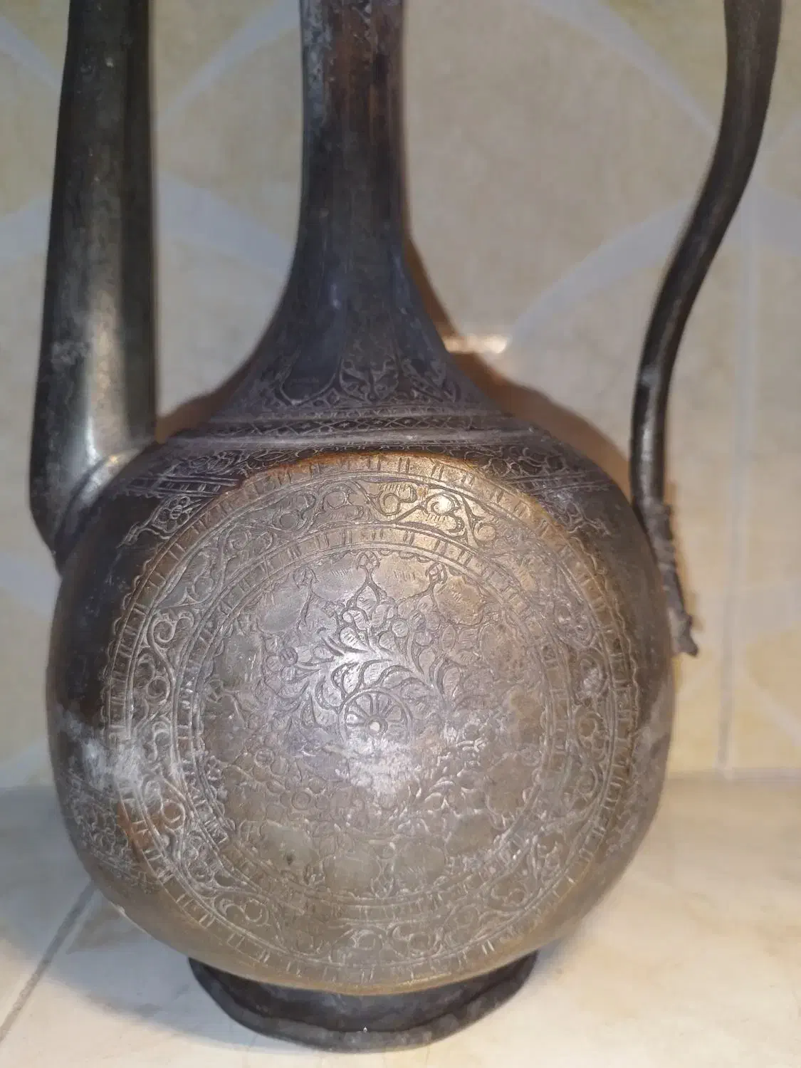 افتابه مسی کهنه|کلکسیون اشیاء عتیقه|زاهدان, |دیوار