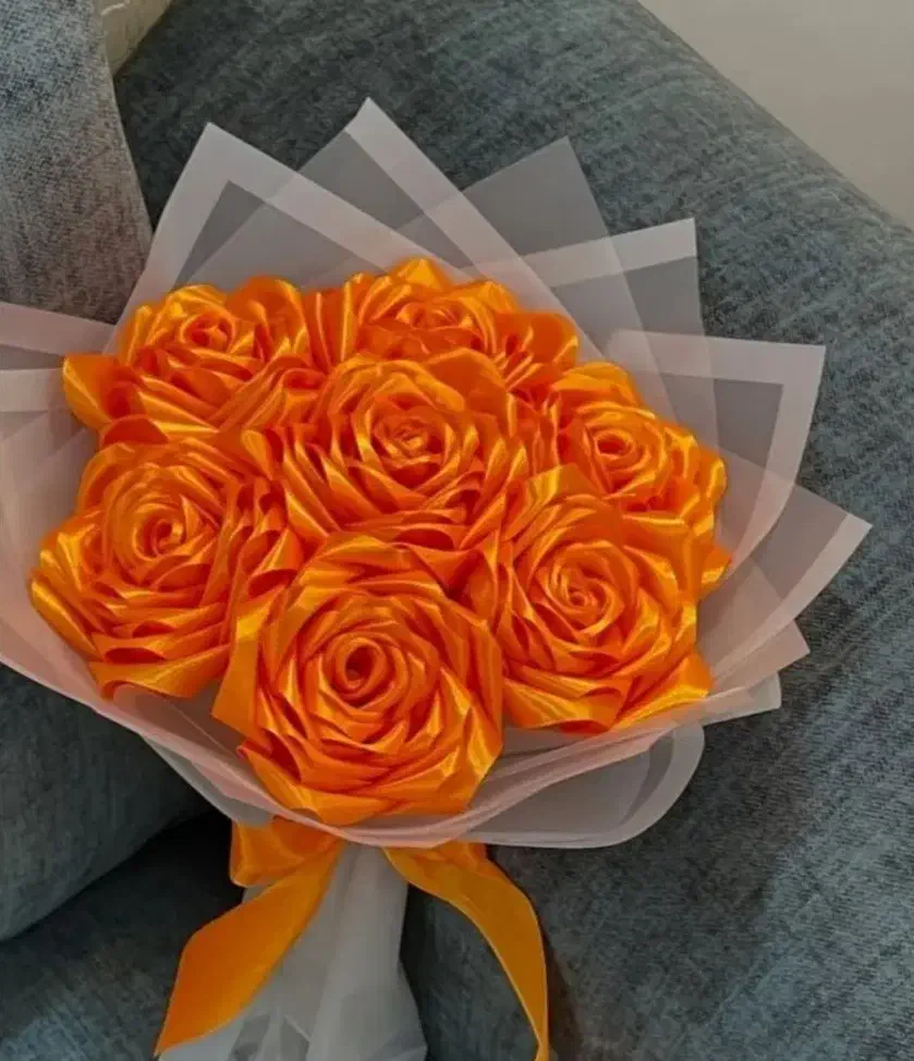 گل روبانی به تعداد دلخواه|گل مصنوعی|فولادشهر, مسکن مهر فولادشهر|دیوار