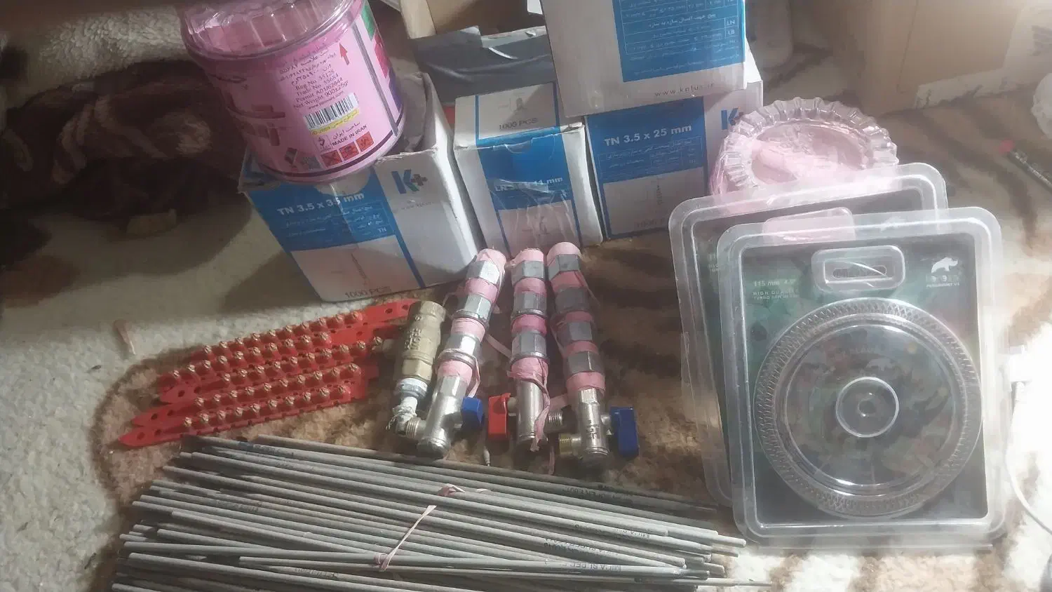 مقداری وسایل خرده ریز حراجی|حراج|کرمانشاه, |دیوار