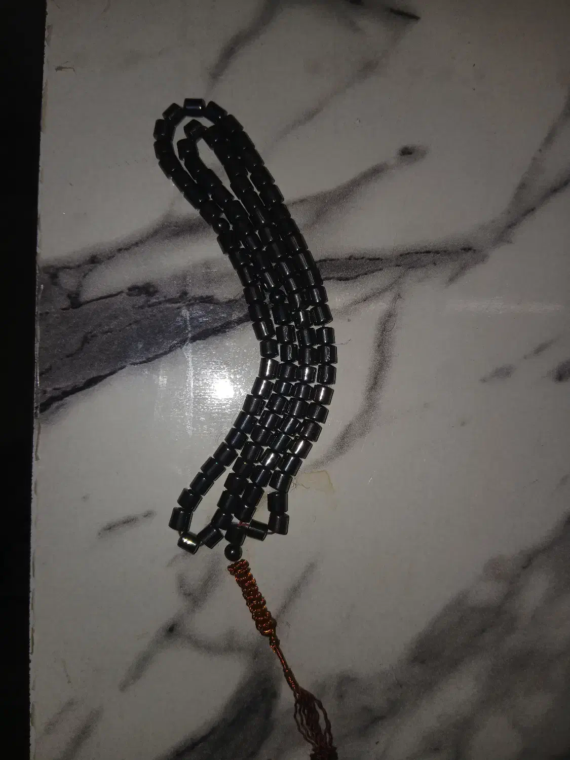 تسبیح سنگ حدیداصل|کلکسیون اشیاء عتیقه|شاهینشهر, گزبرخوار|دیوار