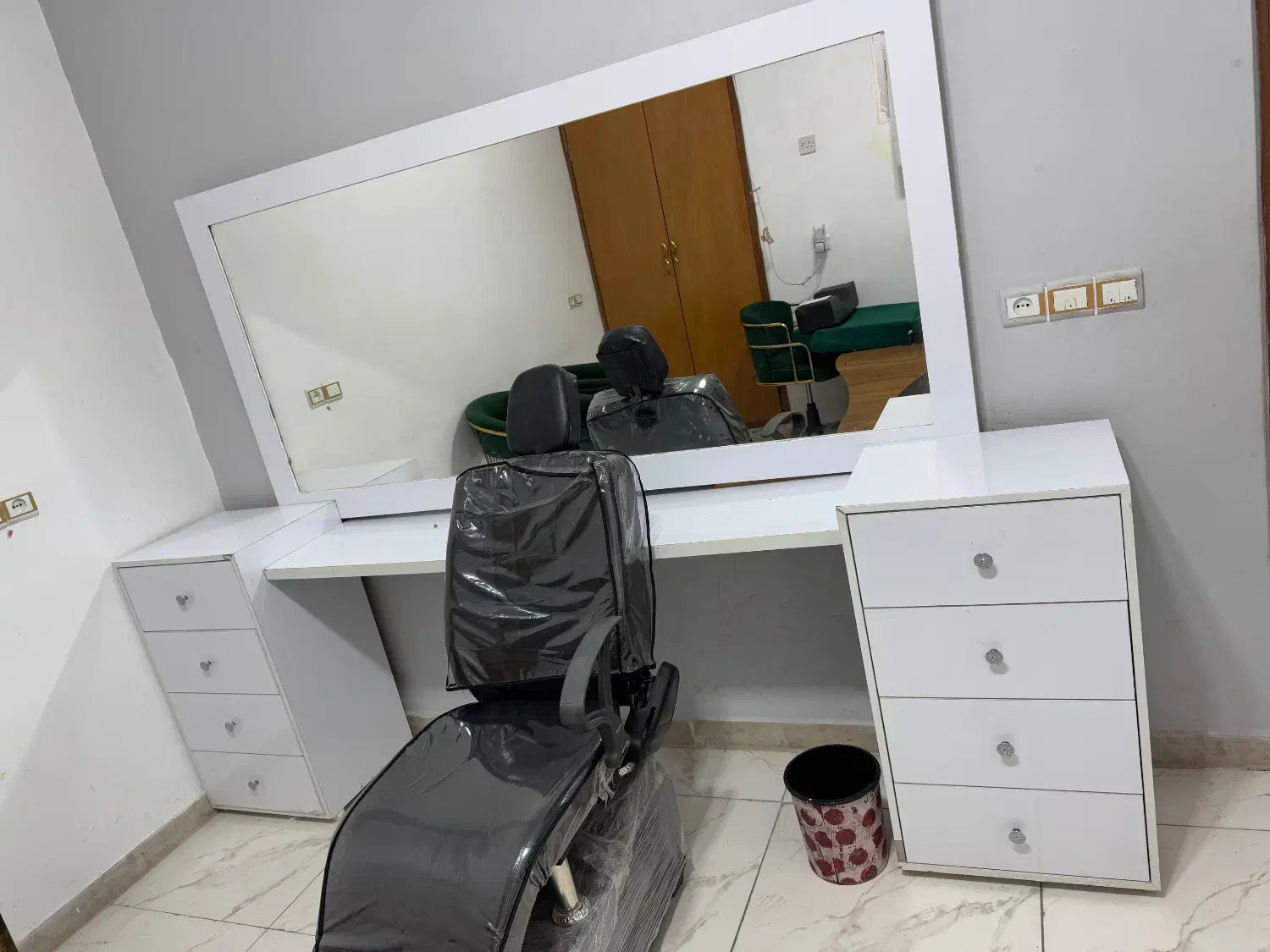 فروش وسایل سالن زیبایی|آرایشگاه و سالن‌های زیبایی|دزفول, |دیوار