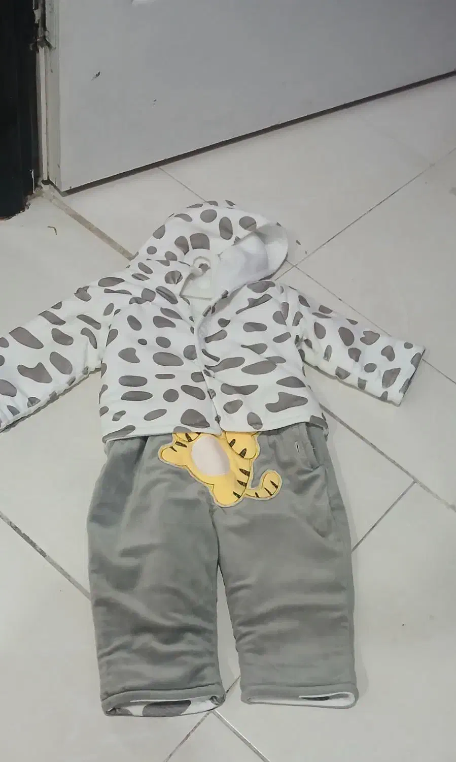 لباس نو وآکبند|لباس|فولادشهر, C3|دیوار