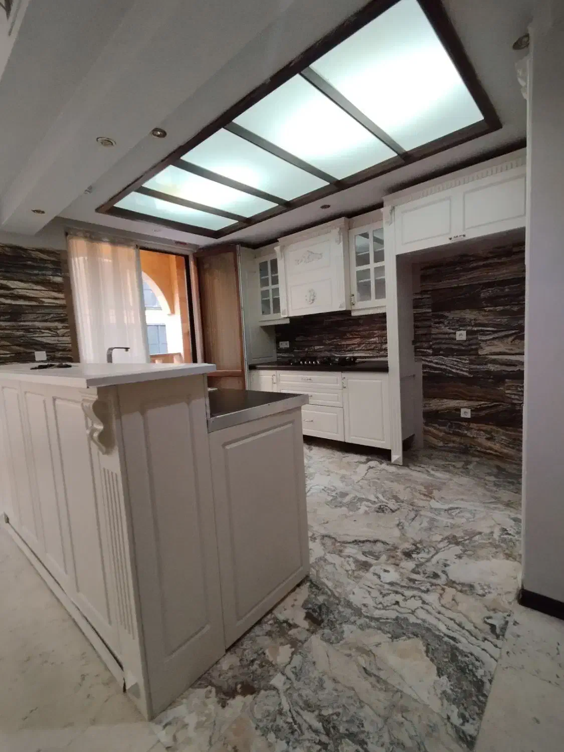 ۱۳۵متر فول چهارباغ شرقی تکواحدی ۴ ساله تخلیه