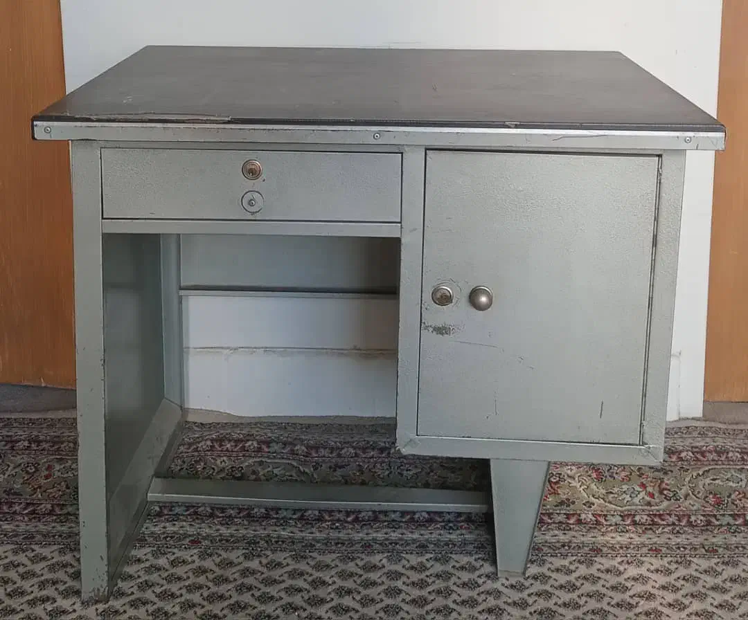 میز تحریر ۲ عدد|میز تحریر و کامپیوتر|شیراز, اصلاحنژاد|دیوار