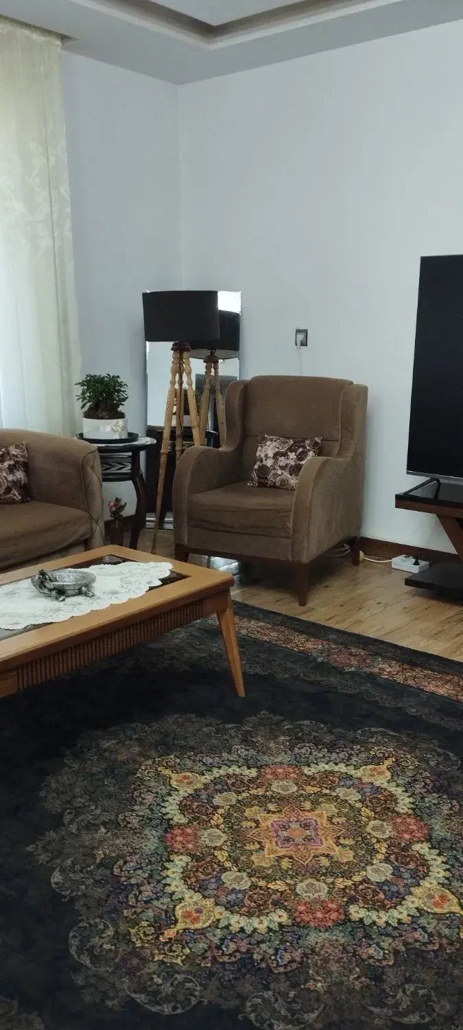 مبل جلومبلی و عسلی میز تلویزیون وگلدان ونی|مبلمان خانگی و میز عسلی|اسدآباد, |دیوار