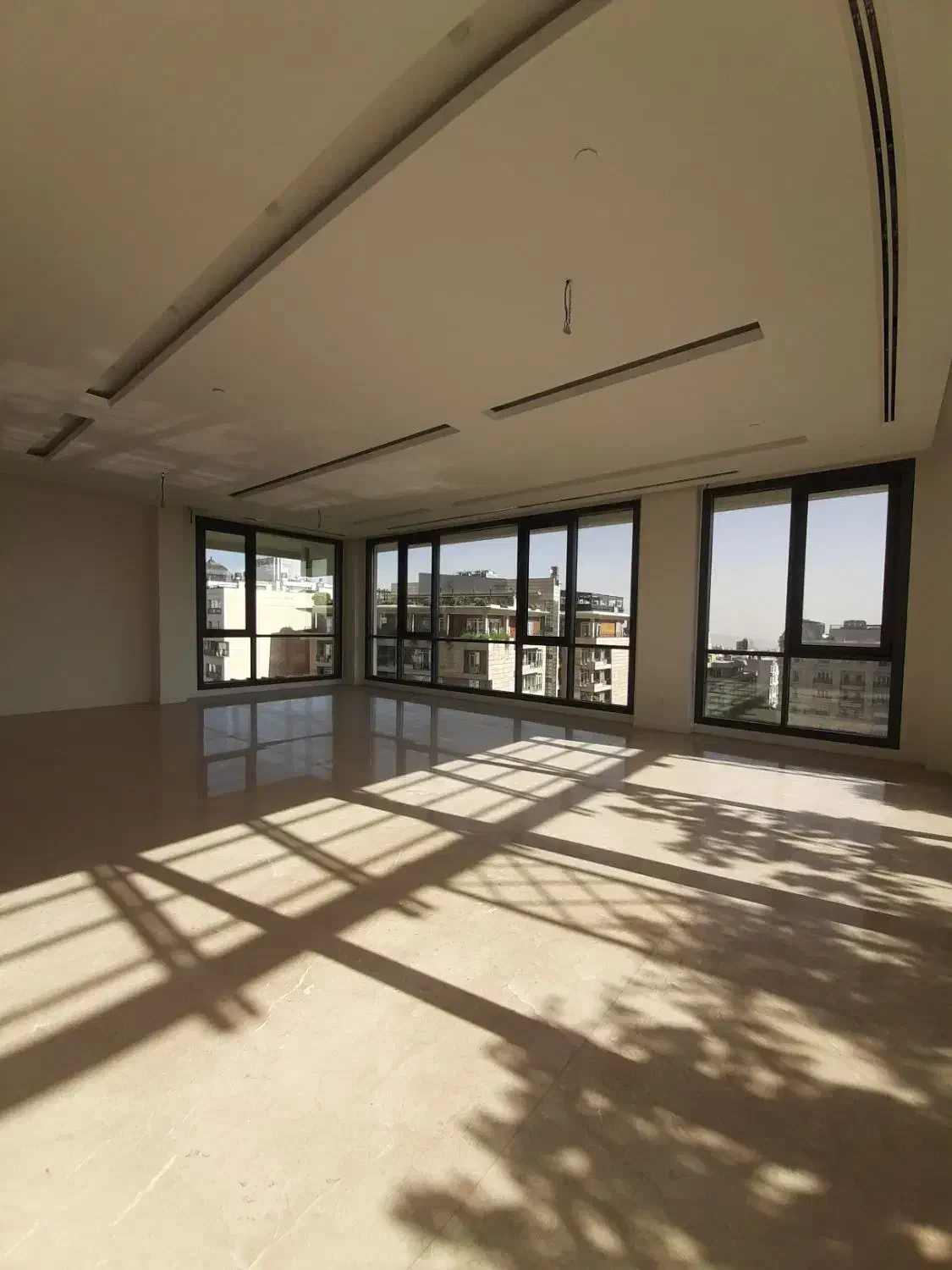 198 متر نوساز / تک واحدی / لابی / ۲ پارکینگ