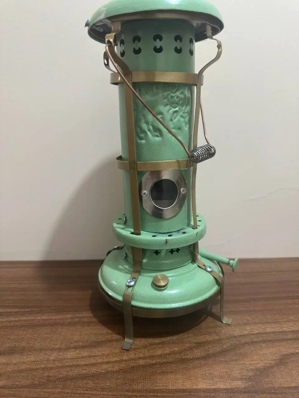 چراغ نفتی سبز|بخاری، هیتر، شومینه|کرج, دهقان ویلا|دیوار