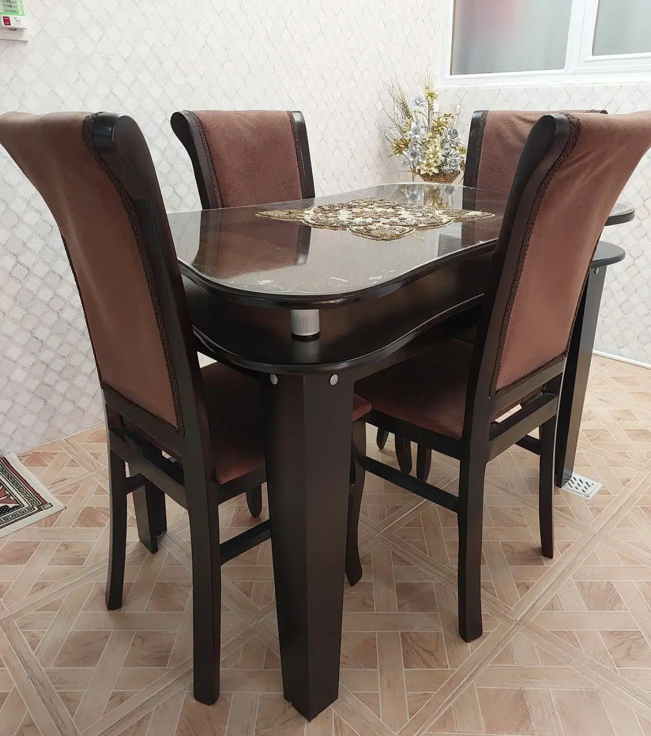 غذاخوری چوبی|میز و صندلی غذاخوری|میانه, |دیوار