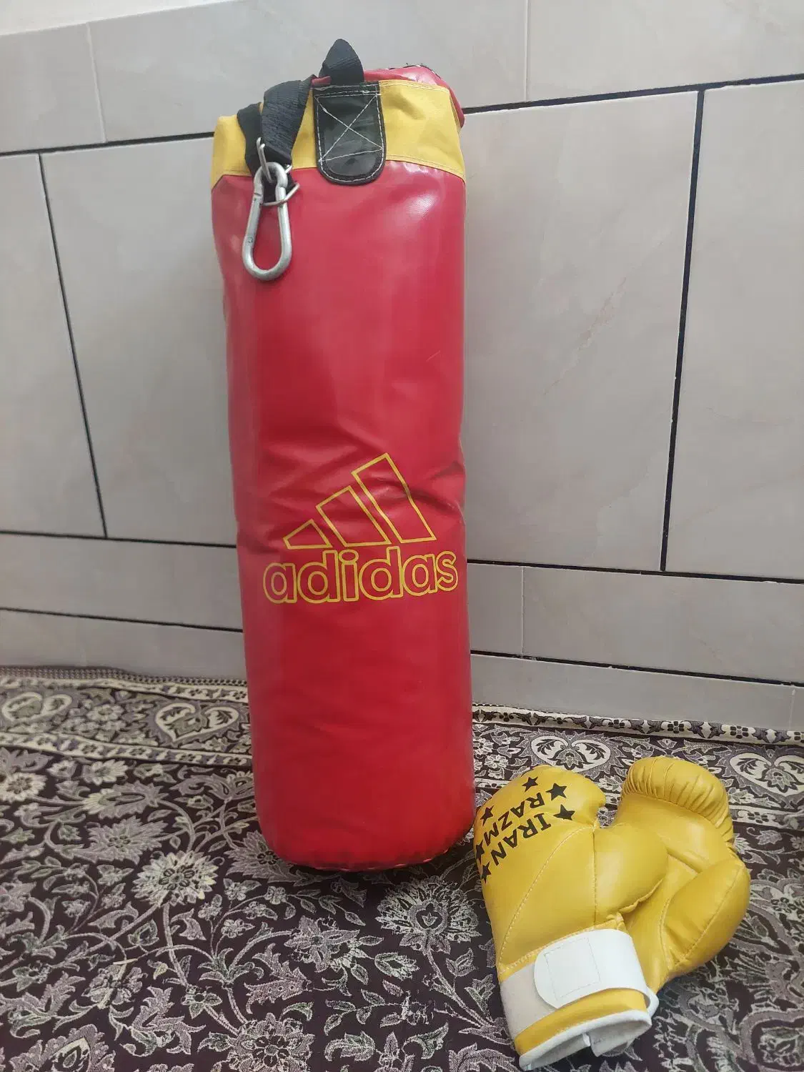 کیسه بکس ۹۰ سانتی و دستکش بوکس|تجهیزات ورزشی|خمینی‌شهر, |دیوار