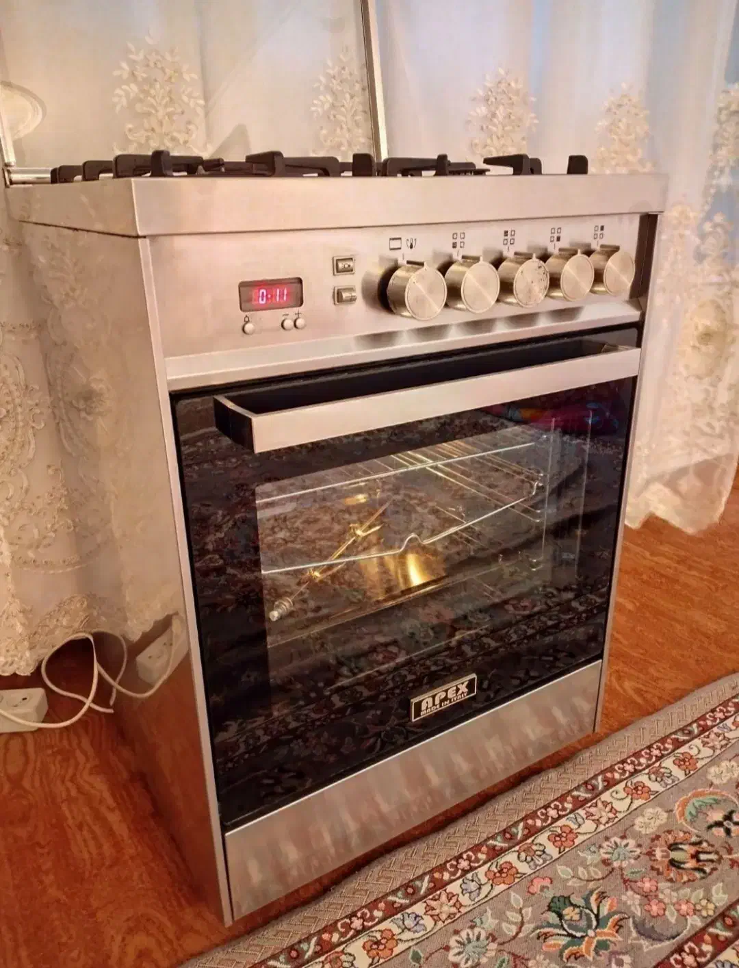 اجاق گازایتالیایی4شعله- فردار- مارک آپکس|اجاق گاز و لوازم برقی پختوپز|کاشان, شهرک خاتم الانبیا (مسکن ملی کاشان)|دیوار