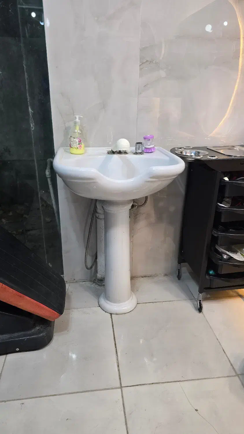 سرشور آرایشگاه|آرایشگاه و سالن‌های زیبایی|لاهیجان, فیاض|دیوار