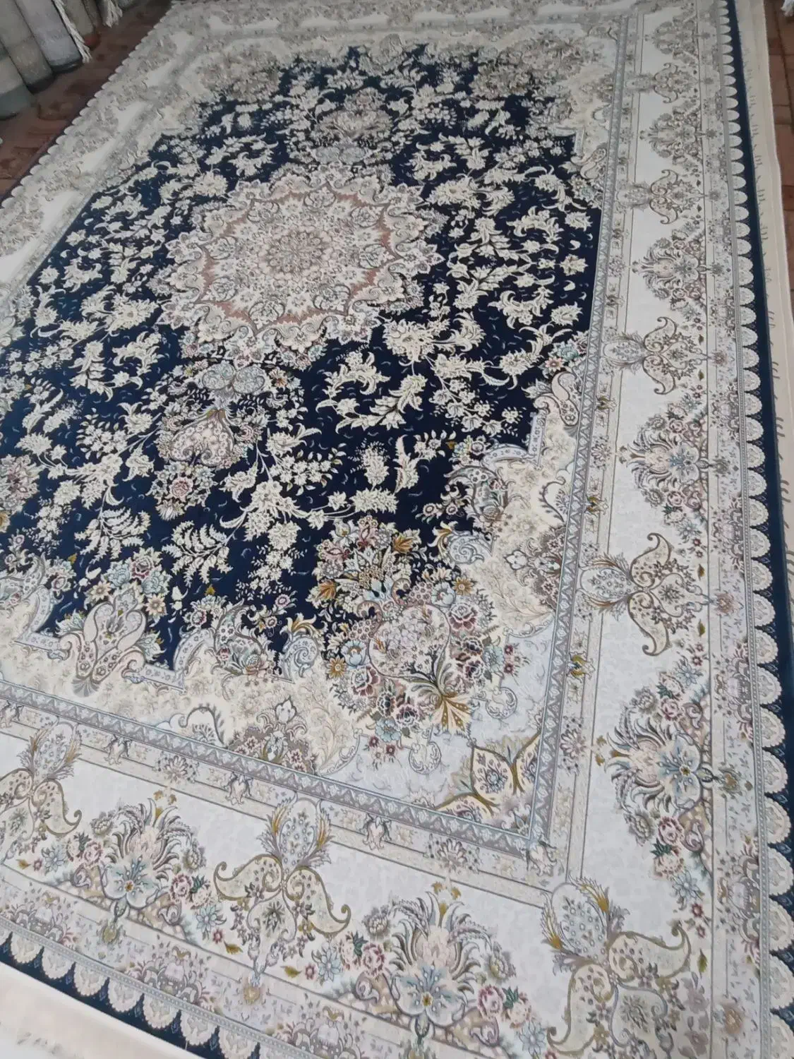 فرش 12 متر آکبند/ 1200شانه گلبرجسته فرش فانوس|فرش|بیرجند, |دیوار