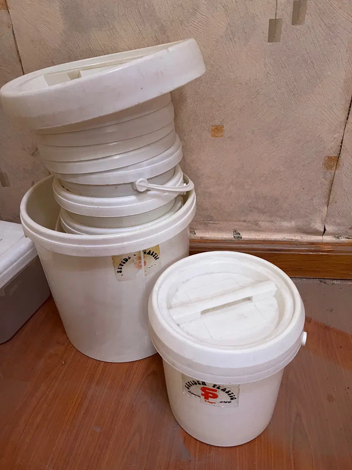 ظروف پلاستیکی|ظروف نگهدارنده، پلاستیکی، یک‌بارمصرف|بجنورد, |دیوار