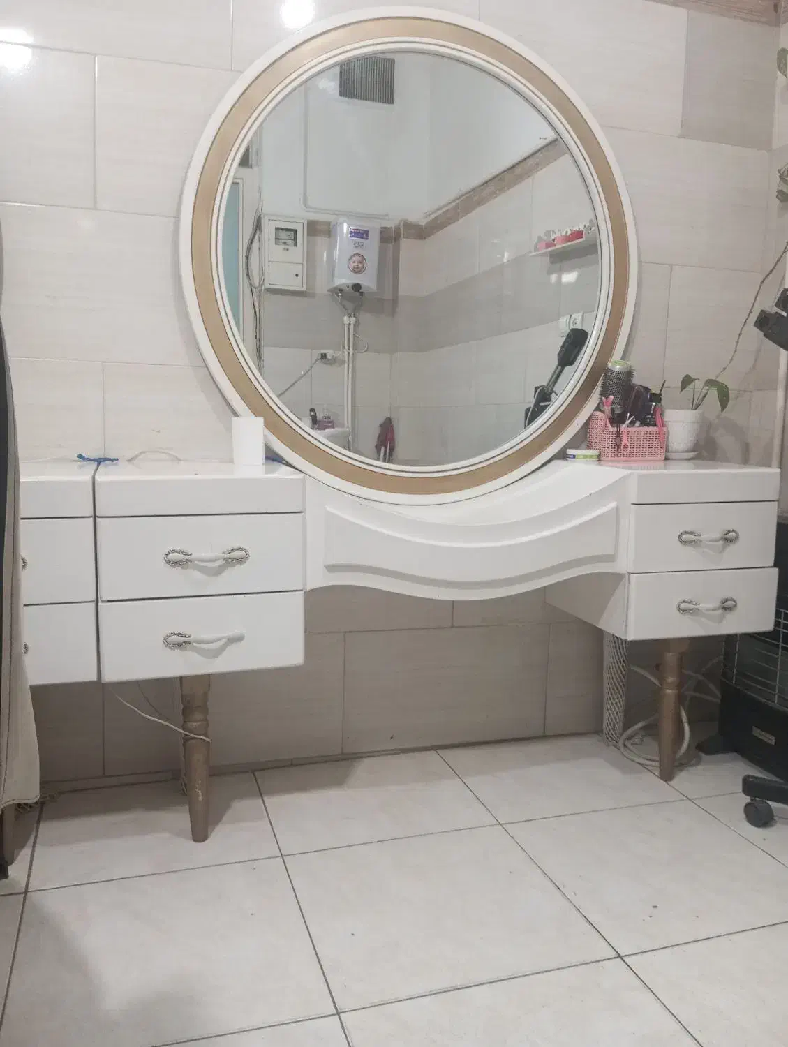 آیینه کنسول و صندلی اصلاح|آرایشگاه و سالن‌های زیبایی|چهاردانگه (تهران), |دیوار