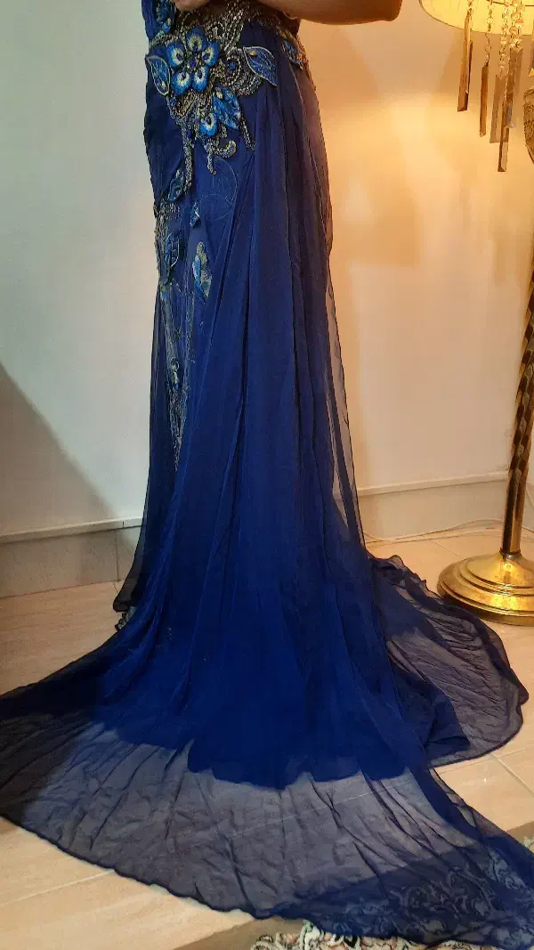 لباس مجلسی آبی|لباس|رباط‌کریم, رباط‌کریم|دیوار