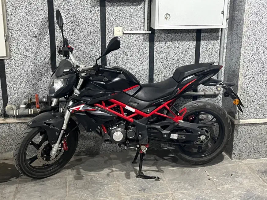 بنلی ۱۵۰ نیوفیس|موتورسیکلت|اصفهان, باغ گلها|دیوار