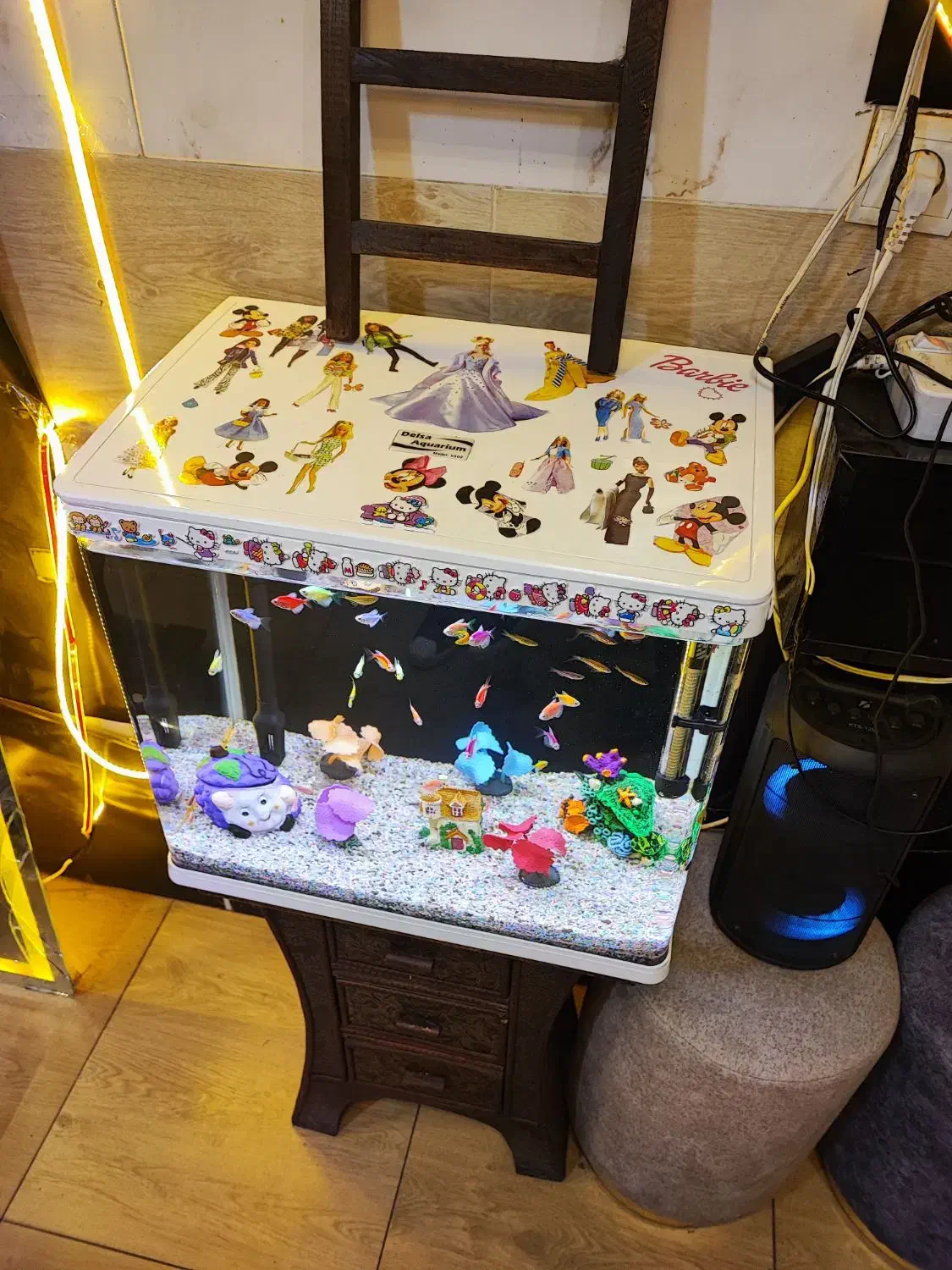 آکواریوم شرکتی کارتونی همراه ماهی|ماهی|تبریز, |دیوار