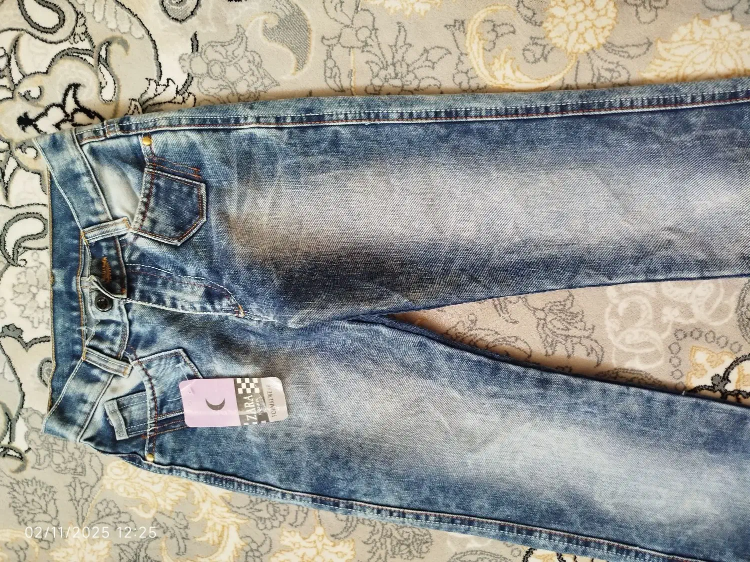 شلوار لی و سوشرت یا کاپشن|لباس|قم, دروازه چوبی|دیوار