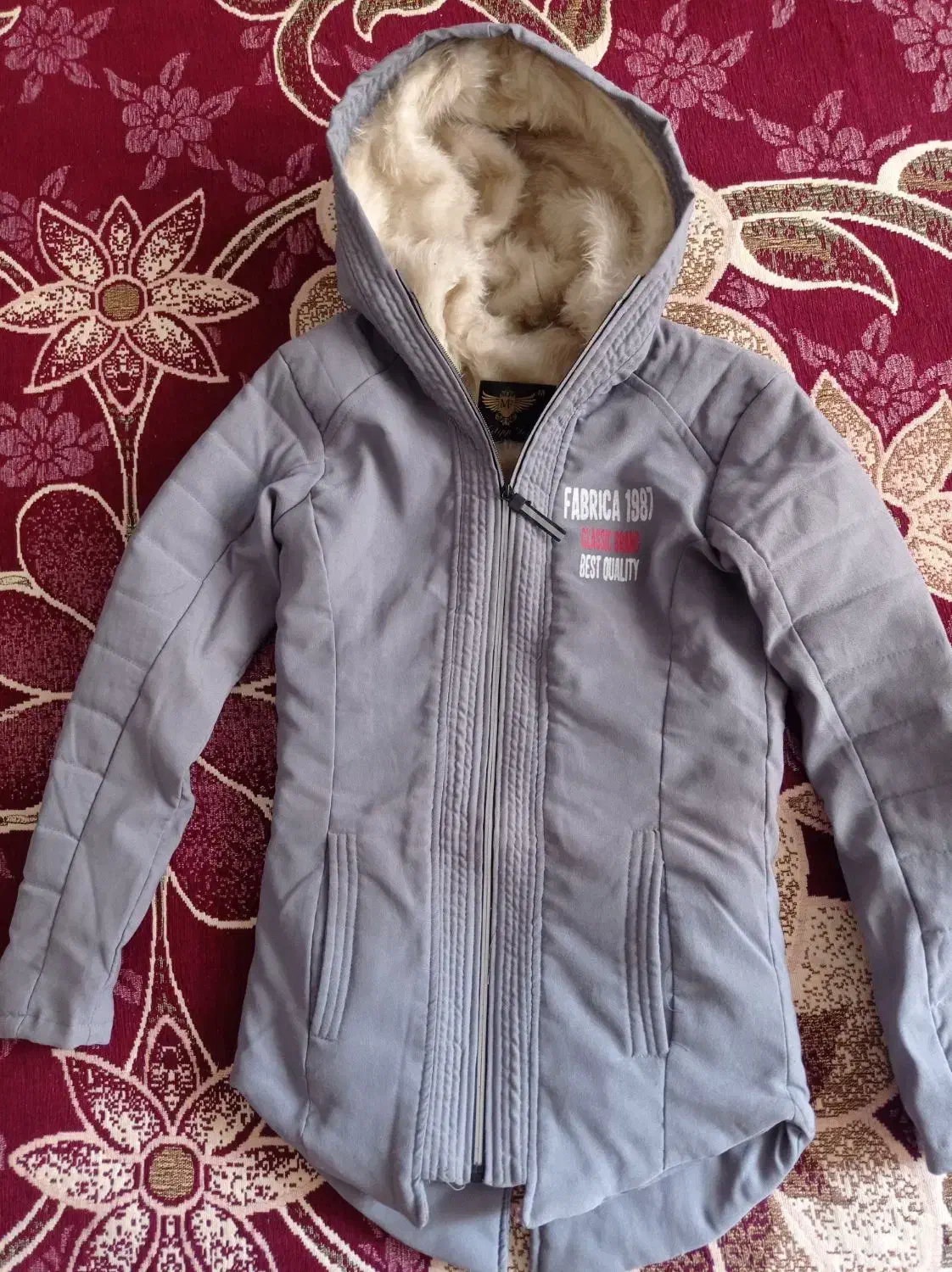 کاپشن|لباس|اصفهان, شاهد|دیوار