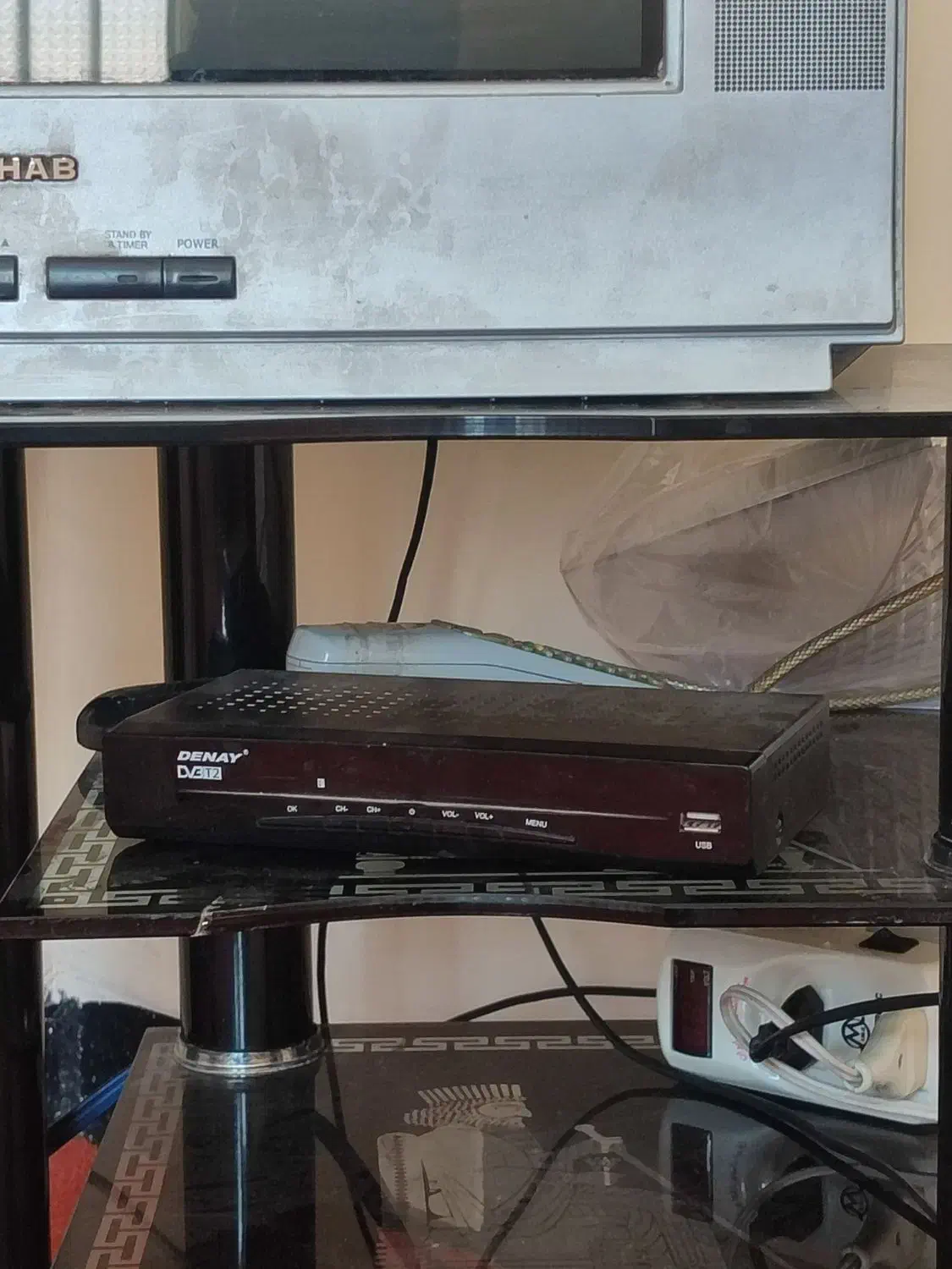 تلویزیون و زیر تلویزیون|تلویزیون و پروژکتور|آبدانان, |دیوار