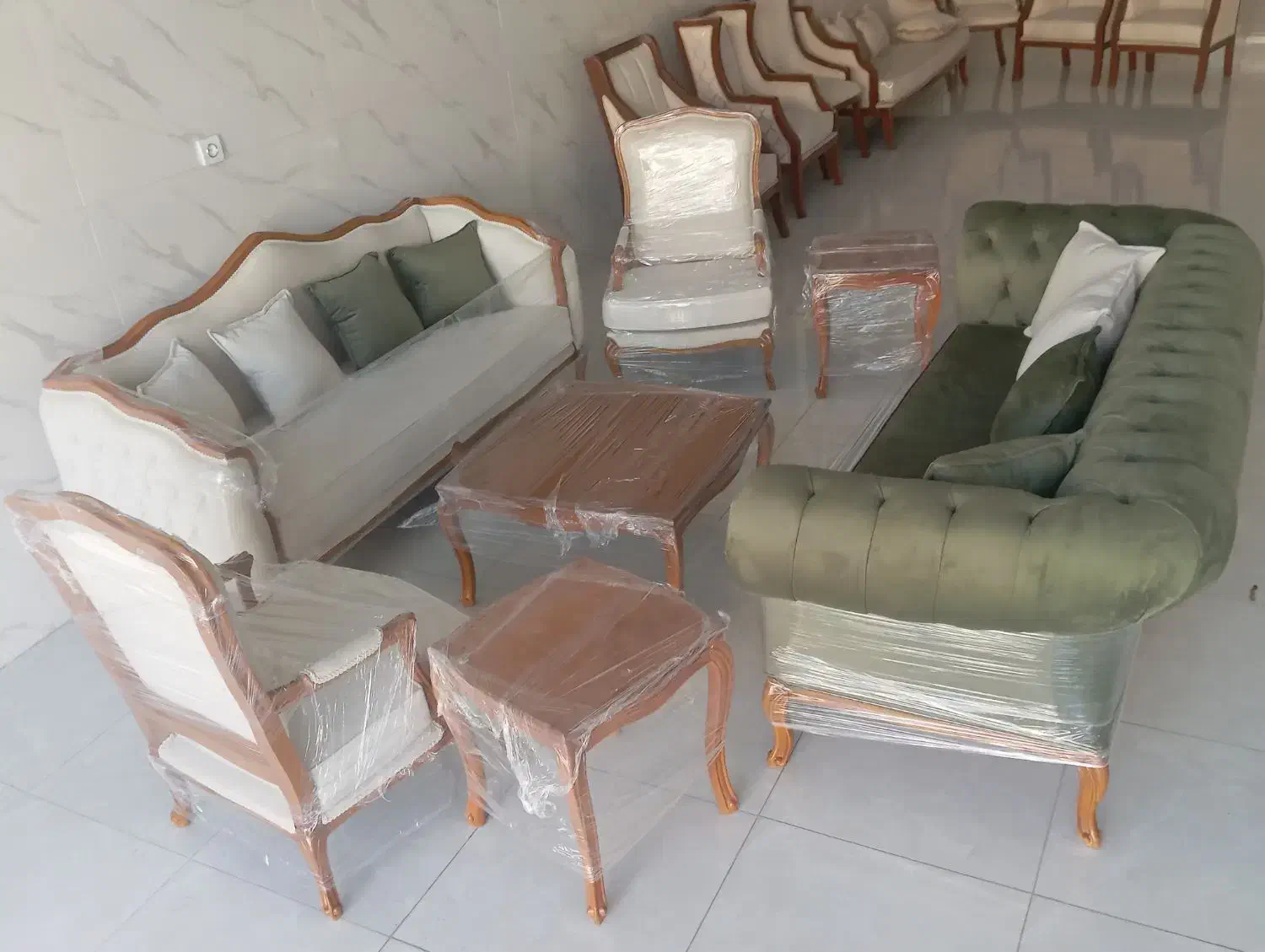 مبل ابزاری همراه میز عسلی و چستر|مبلمان خانگی و میز عسلی|باغستان, |دیوار