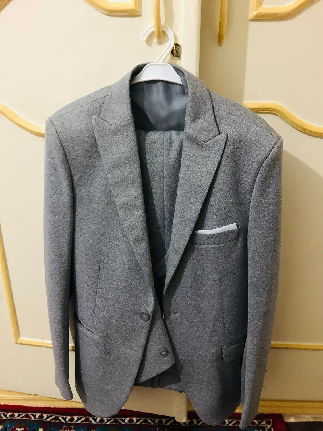 کت و شلوار|لباس|سلماس, |دیوار