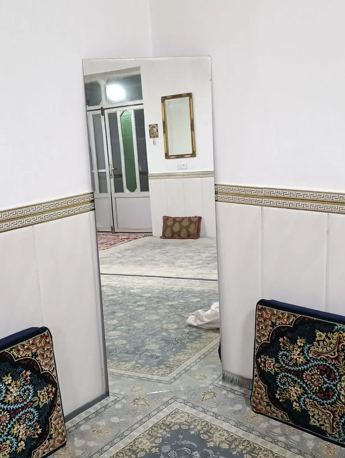 آینه‌|آینه|صحنه, |دیوار