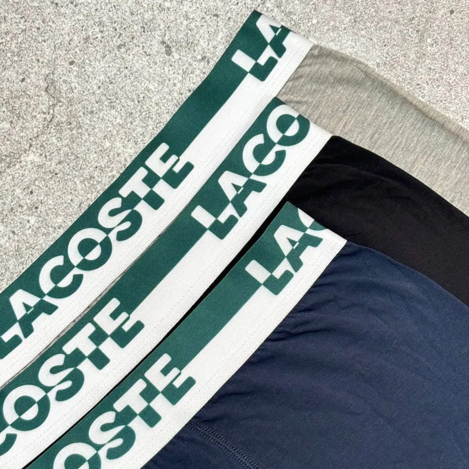 شورت کلوین کلیین|لباس|اصفهان, سرچشمه|دیوار