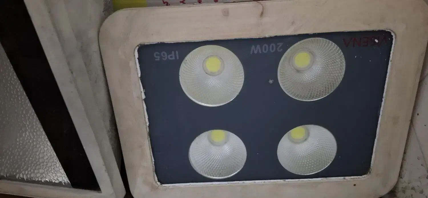 دو عدد پروژکتور|لامپ و چراغ|بندرعباس, |دیوار