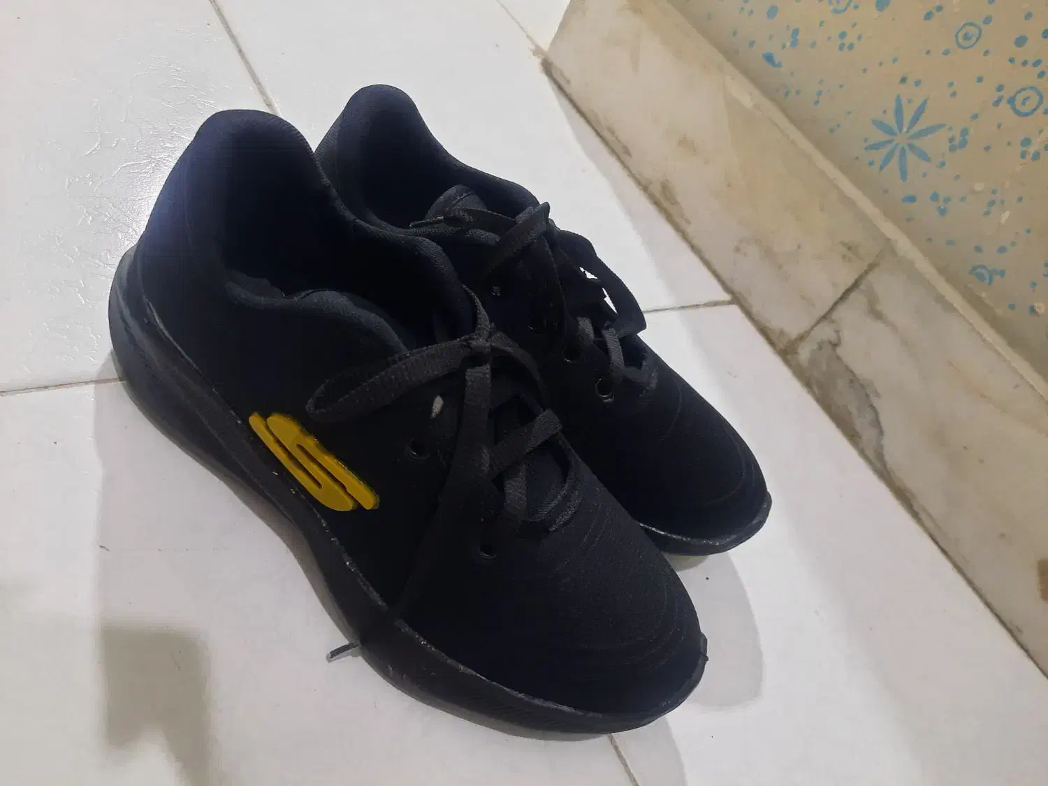 کتون.|کیف، کفش، کمربند|اراک, |دیوار