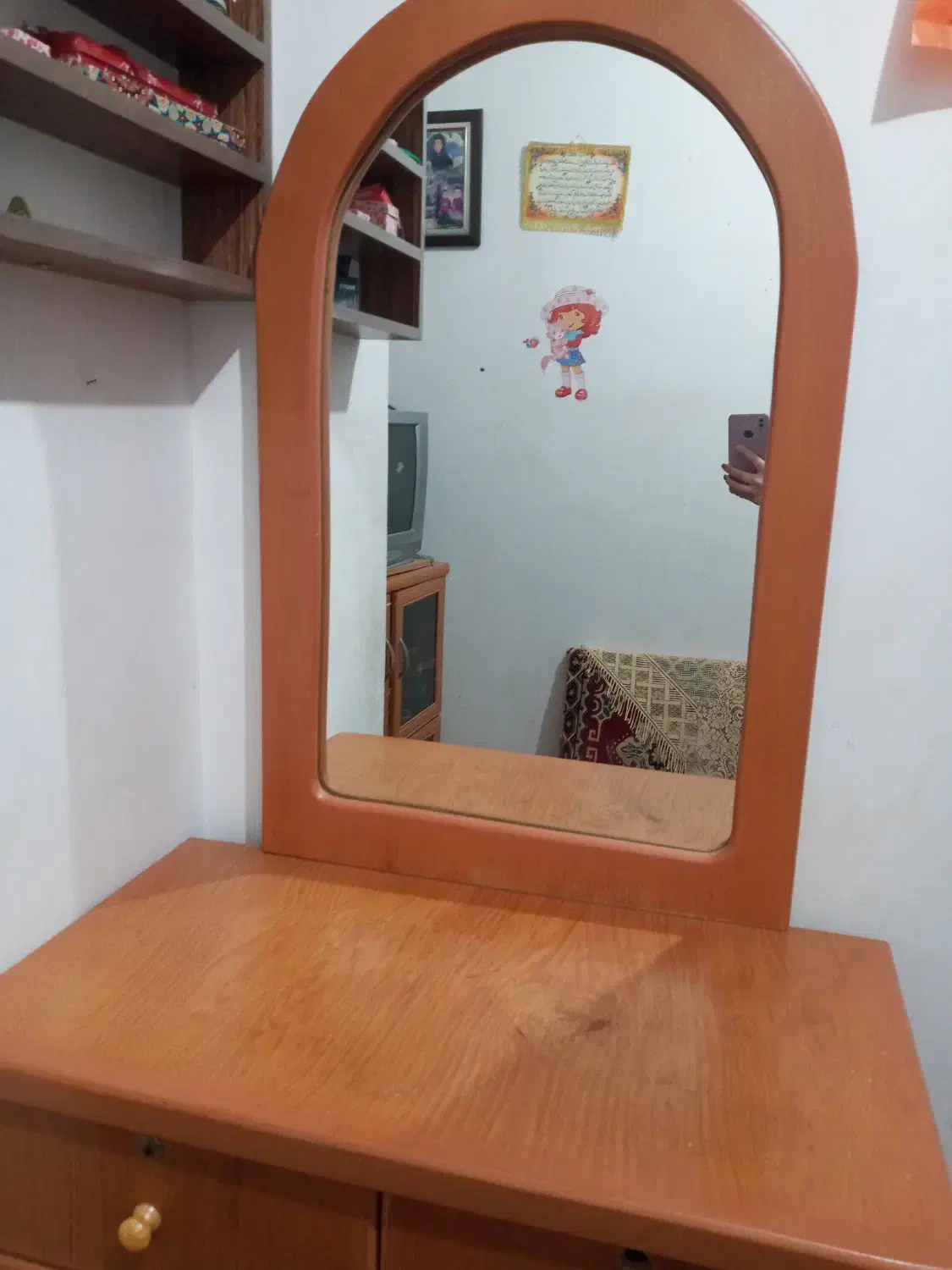 میزآرایشی آینه دار|مبلمان خانگی و میز عسلی|رشت, معلولین|دیوار