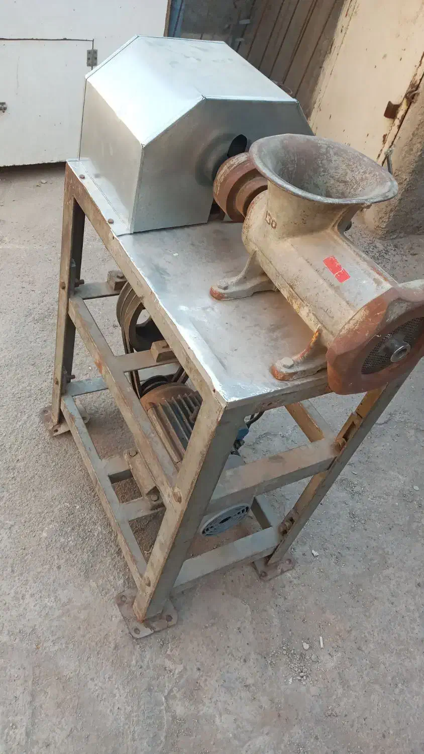 ۳عدد چرخ گوشت صنعتی 42 و ۳عدد سرخ کن صنعتی 25لیتری|کافیشاپ و رستوران|پاکدشت, حصار امیر|دیوار