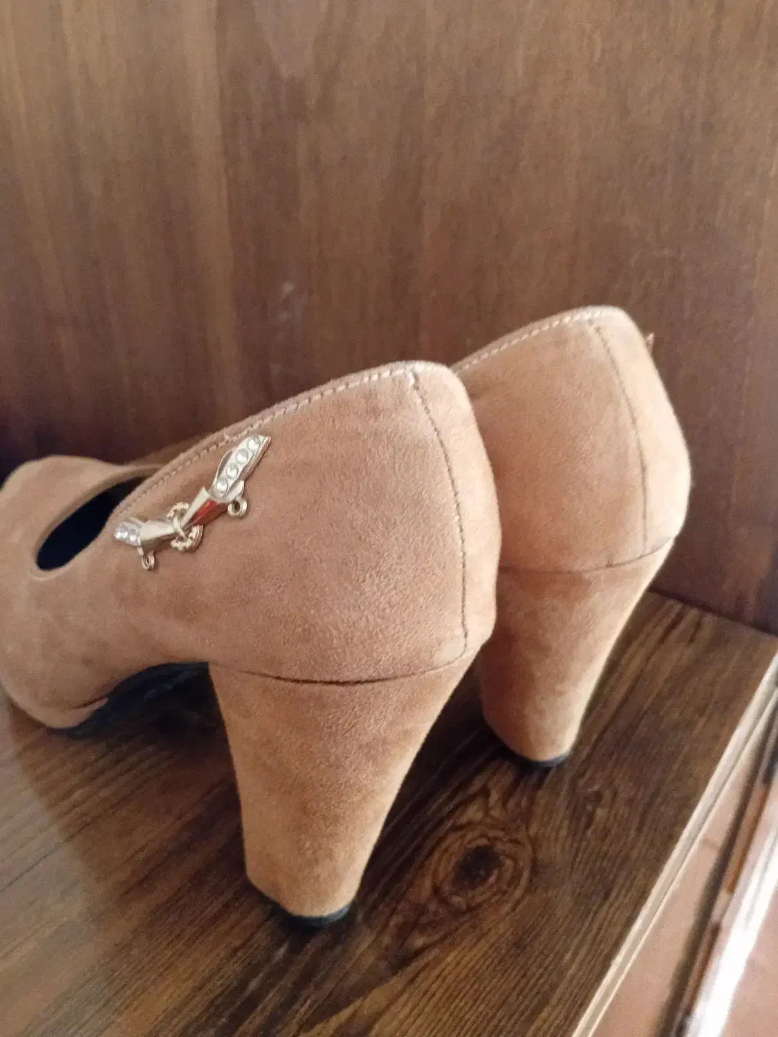 کفش|کیف، کفش، کمربند|آق قلا, |دیوار