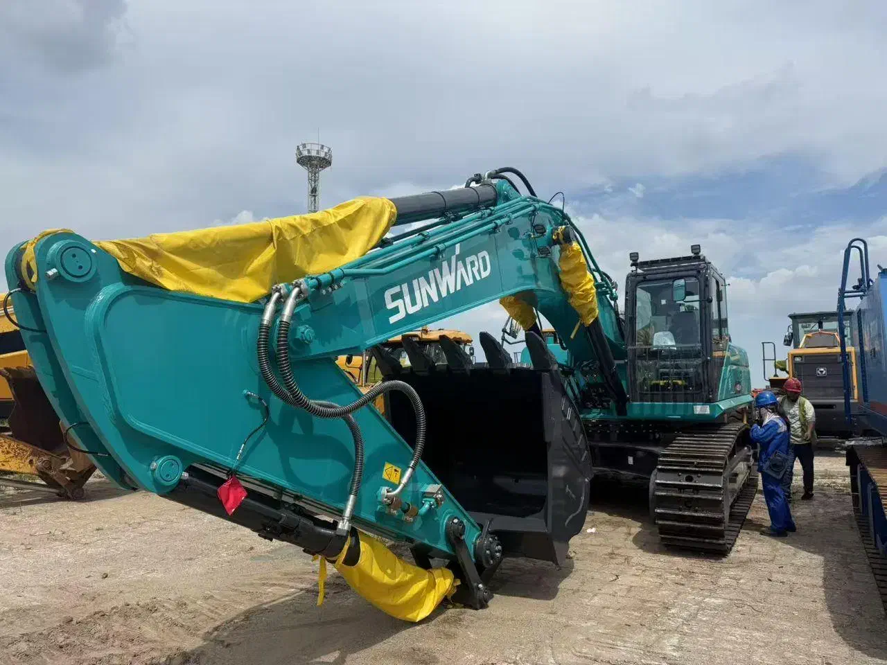 بیل مکانیکی زنجیری 400 سانوارد|خودرو سنگین|تهران, سعادت‌آباد|دیوار