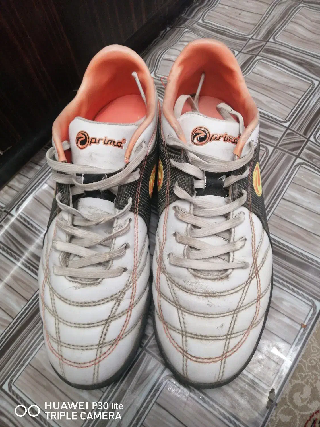 کفش سالنی فوتسال|کیف، کفش، کمربند|استهبان, |دیوار