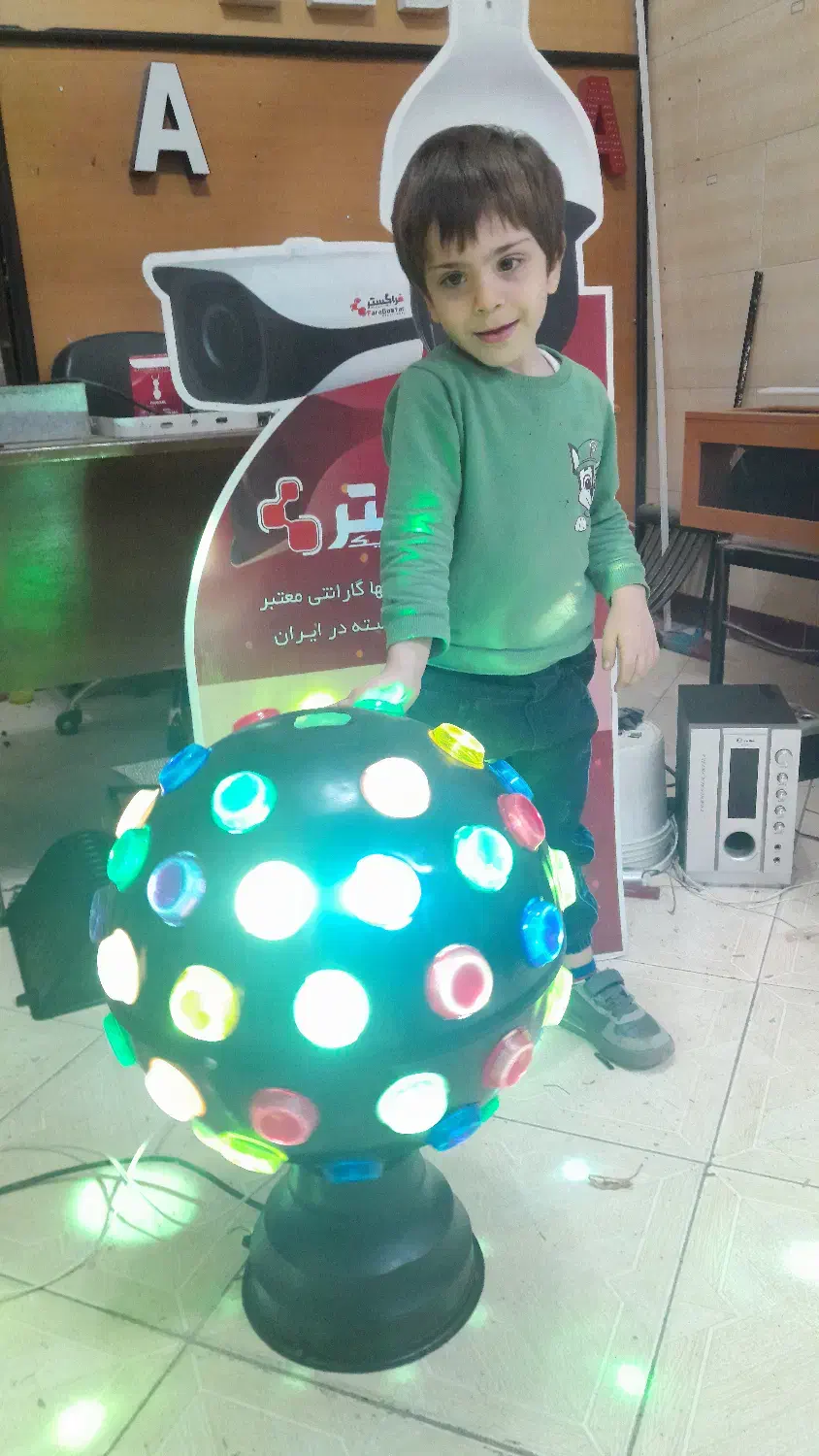 مقداری وسایل برقی ونورپردازی در حدنو|ریسه و چراغ تزئینی|ملایر, |دیوار