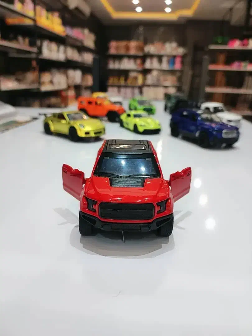 ماشین فلزی(ماکت فلزی)موزیکال|اسباببازی|شیراز, شهرک سراج|دیوار