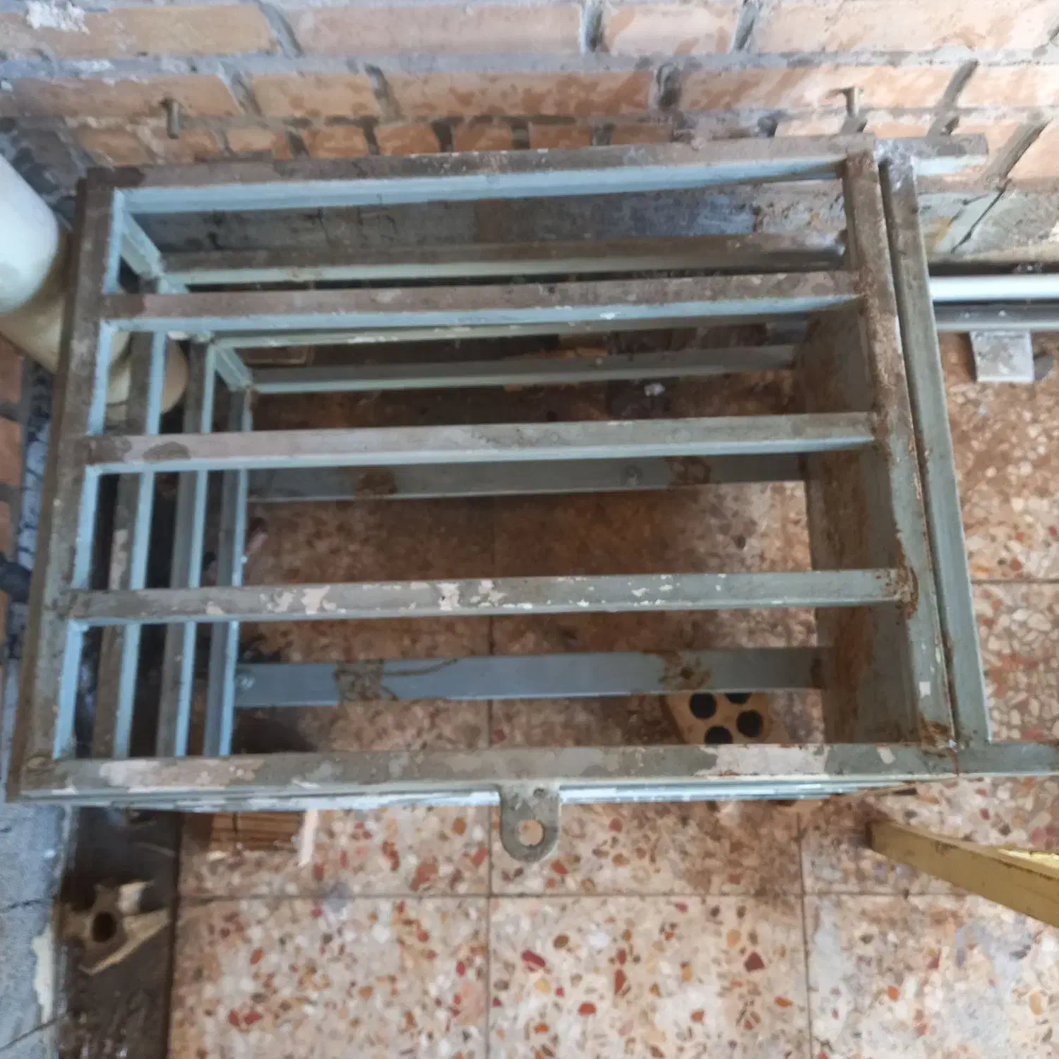 قفس پمپ اب|ابزارآلات|شوشتر, |دیوار