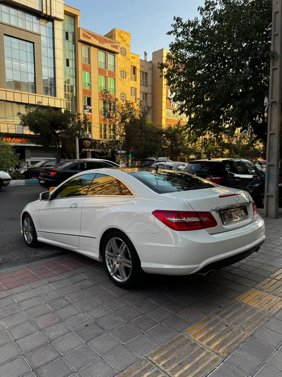 بنز e350 کوپه مدل ۲۰۱۲|خودرو سواری و وانت|تهران, درختی|دیوار