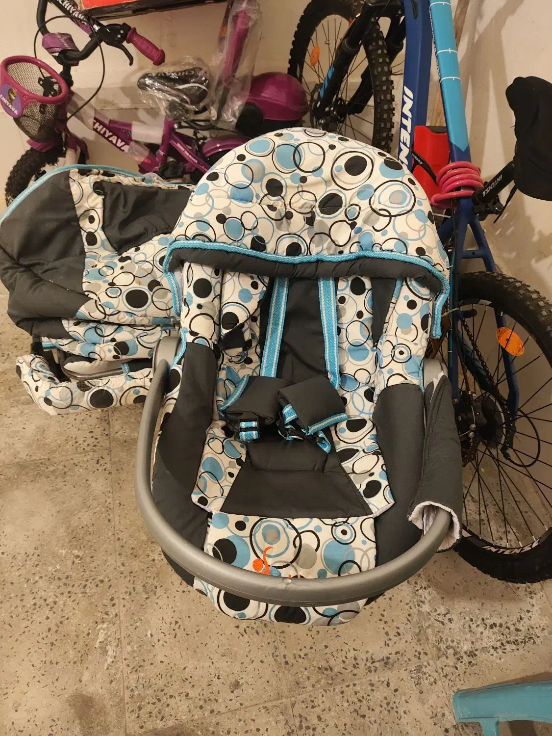 روروک و کریر|کالسکه و لوازم جانبی|نهاوند, |دیوار